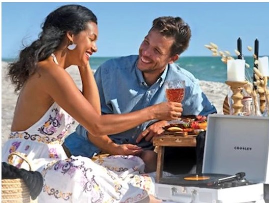 Enter to win the Honeyfund’s Sunshine State Escape sweepstake